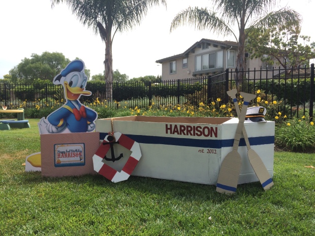 Donald Duck Nautical birthday // photo booth // cardboard boat